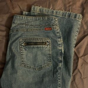 2000’s Guess Jeans -Low Rise Boot Cut with front details⭐️